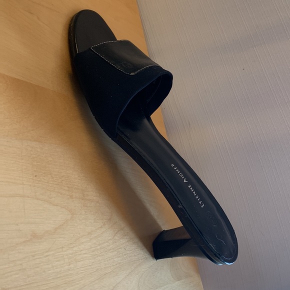 Etienne Aigner black sz 9.5 leather and fabric slides with sculpted 2.5” heel - Picture 4 of 5